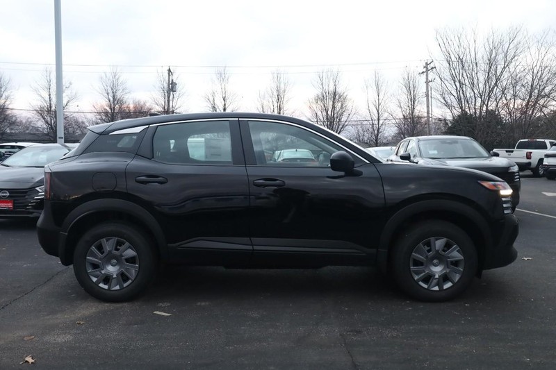 Nissan Kicks Vehicle Image 05