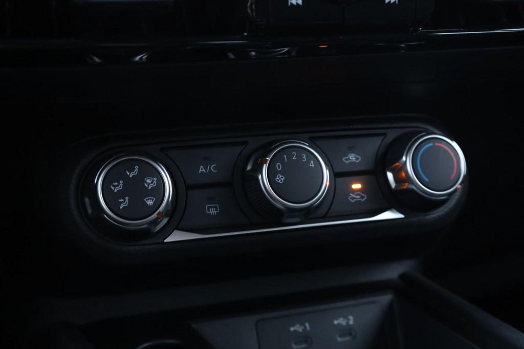 Nissan Kicks Vehicle Full-screen Gallery Image 14