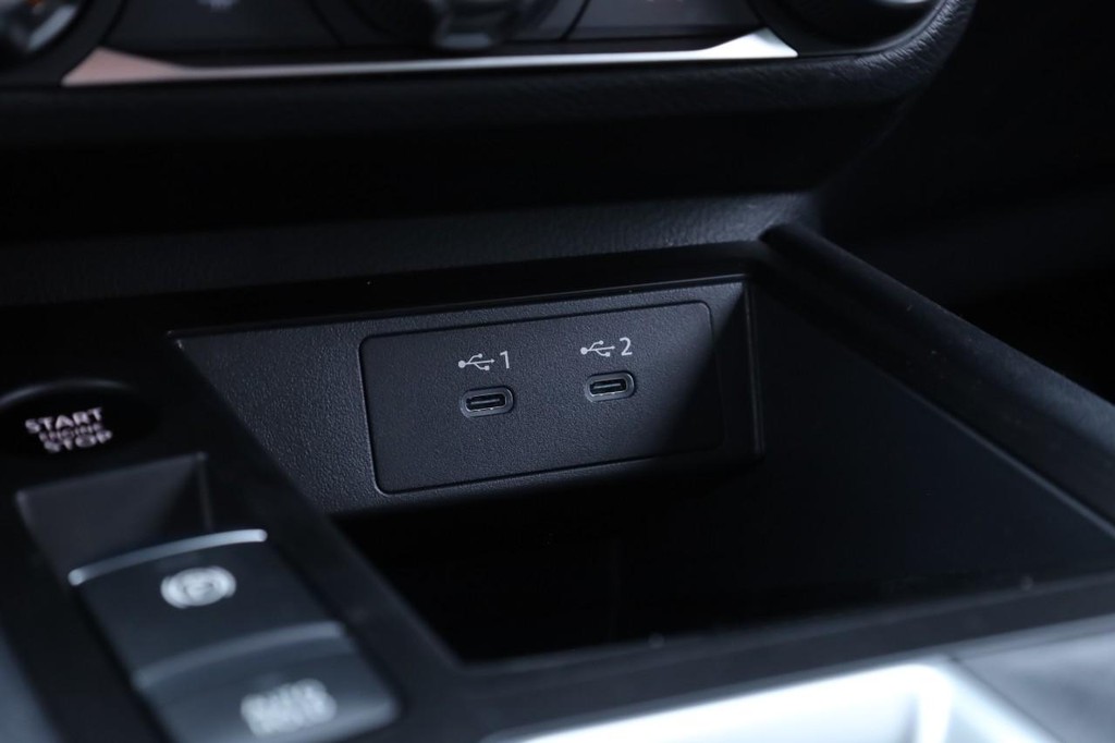 Nissan Kicks Vehicle Full-screen Gallery Image 15