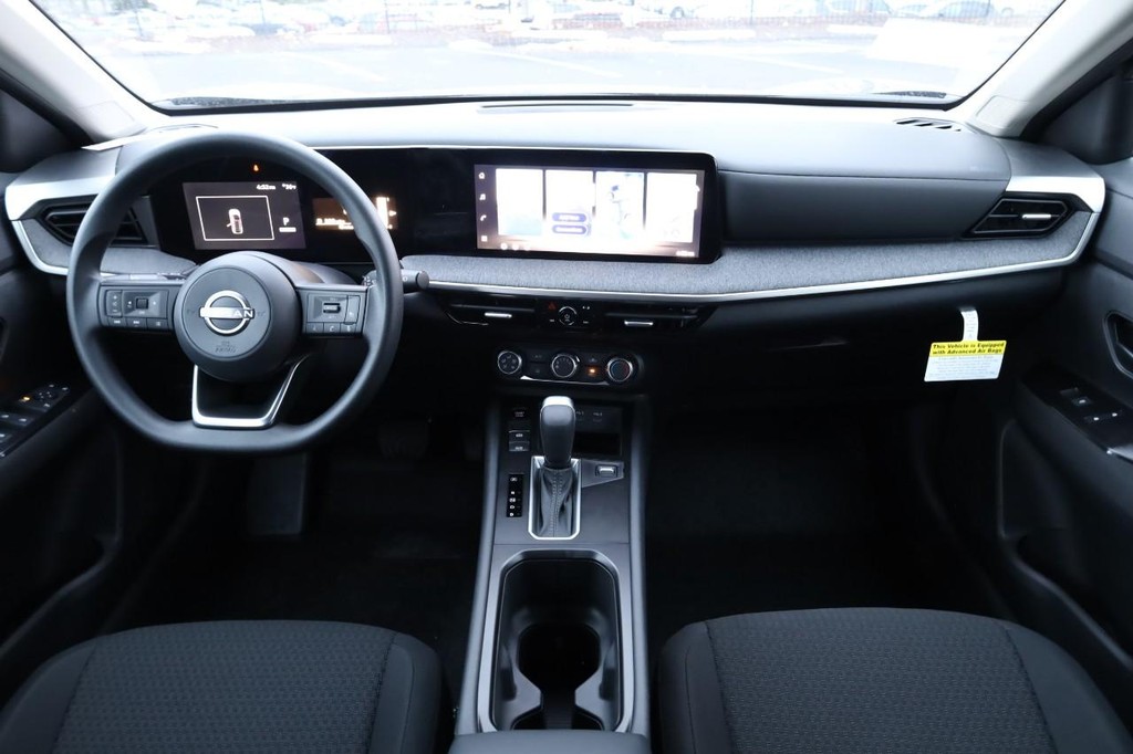 Nissan Kicks Vehicle Full-screen Gallery Image 22