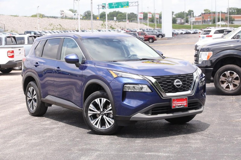 Nissan Rogue Vehicle Image 02