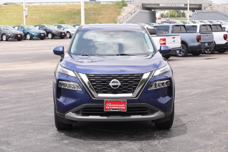 Nissan Rogue Vehicle Image 04