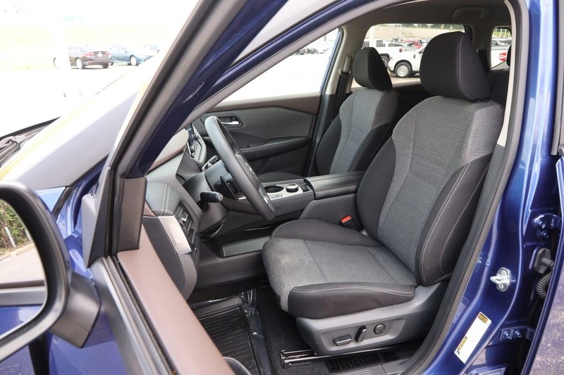 Nissan Rogue Vehicle Image 08