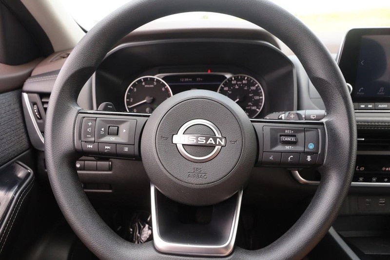 Nissan Rogue Vehicle Image 10