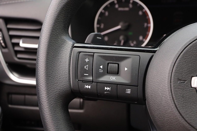 Nissan Rogue Vehicle Image 11