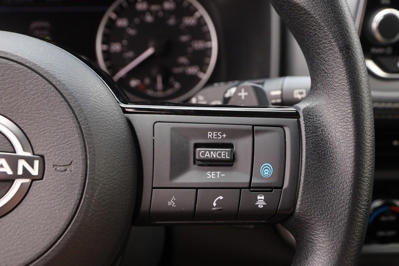 Nissan Rogue Vehicle Image 12