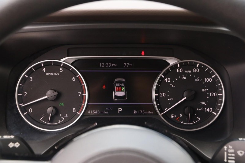 Nissan Rogue Vehicle Image 13