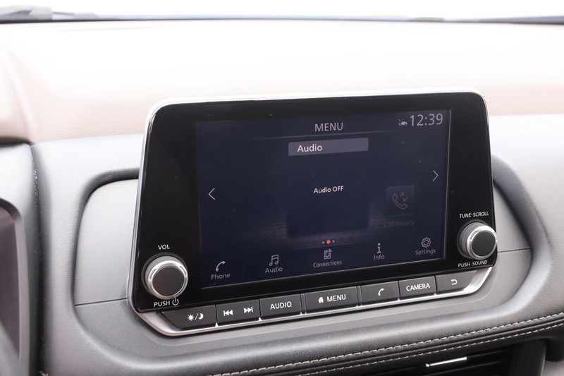 Nissan Rogue Vehicle Image 14