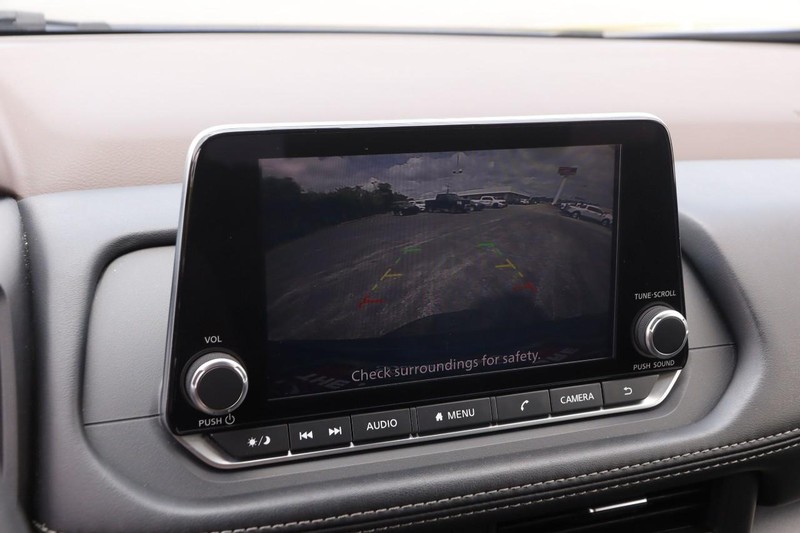 Nissan Rogue Vehicle Image 15