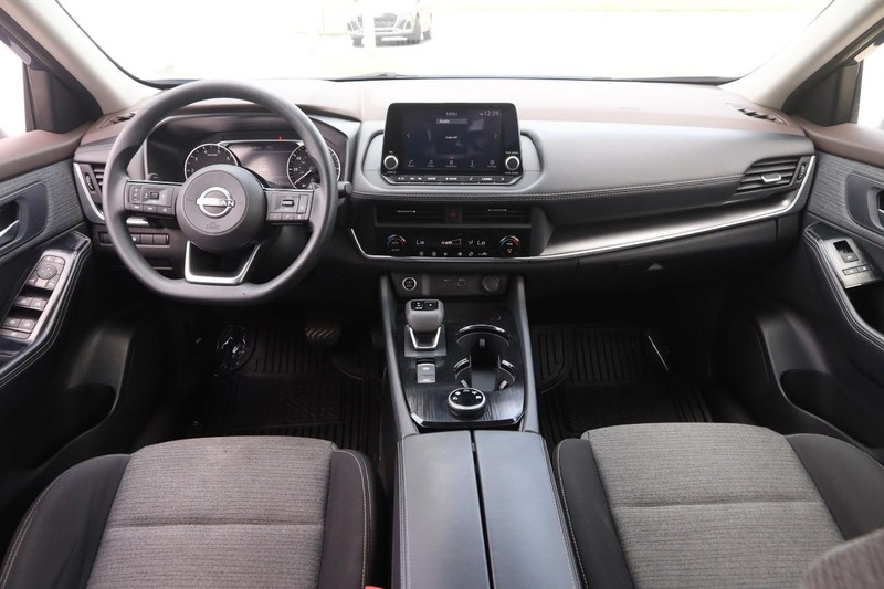 Nissan Rogue Vehicle Image 18