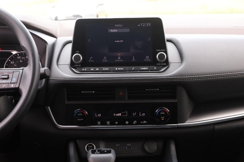 Nissan Rogue Vehicle Image 21