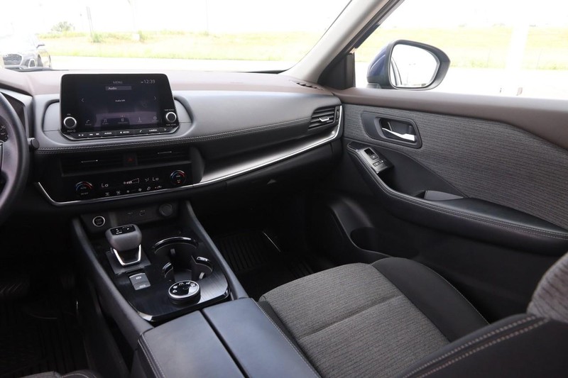 Nissan Rogue Vehicle Image 22