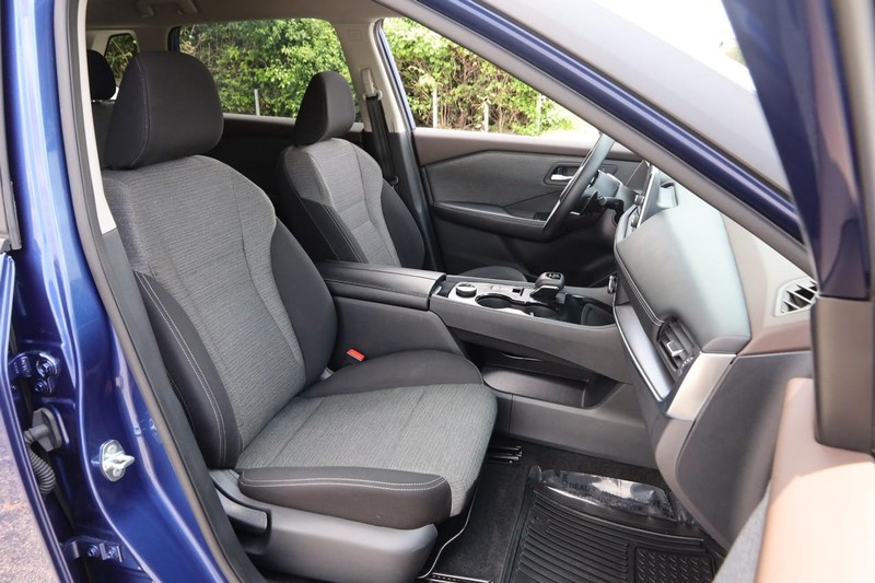 Nissan Rogue Vehicle Image 23