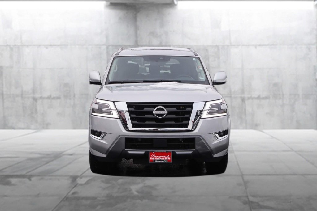 Nissan Armada Vehicle Full-screen Gallery Image 3