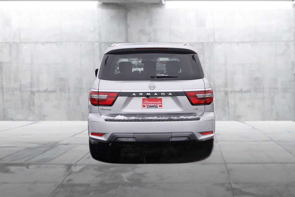 Nissan Armada Vehicle Full-screen Gallery Image 6