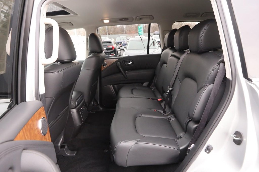 Nissan Armada Vehicle Full-screen Gallery Image 7