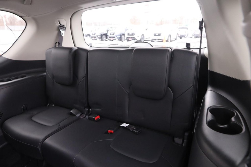 Nissan Armada Vehicle Full-screen Gallery Image 8