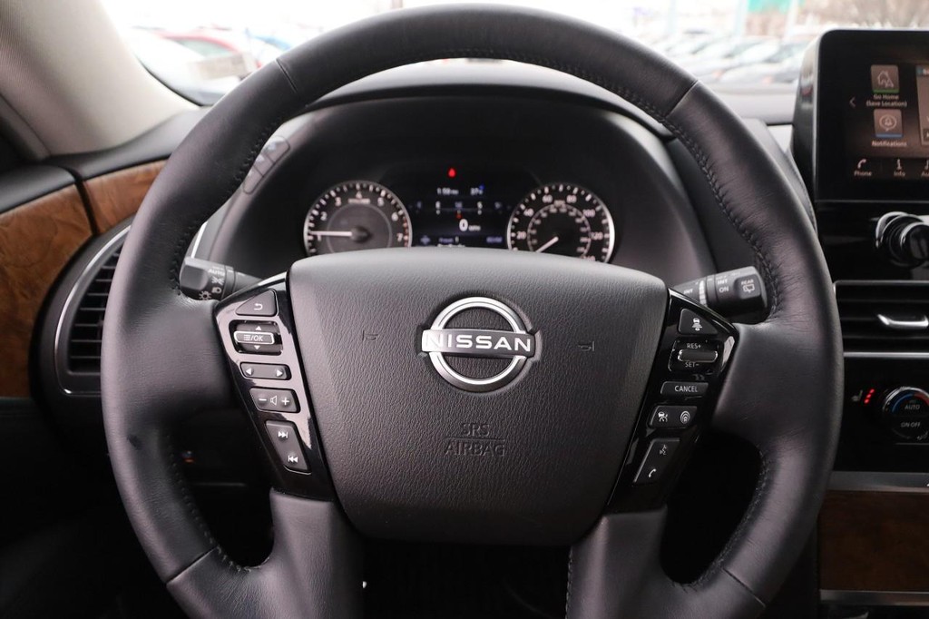 Nissan Armada Vehicle Full-screen Gallery Image 9