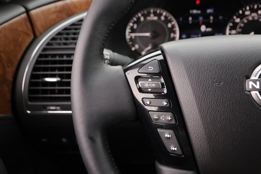 Nissan Armada Vehicle Full-screen Gallery Image 10