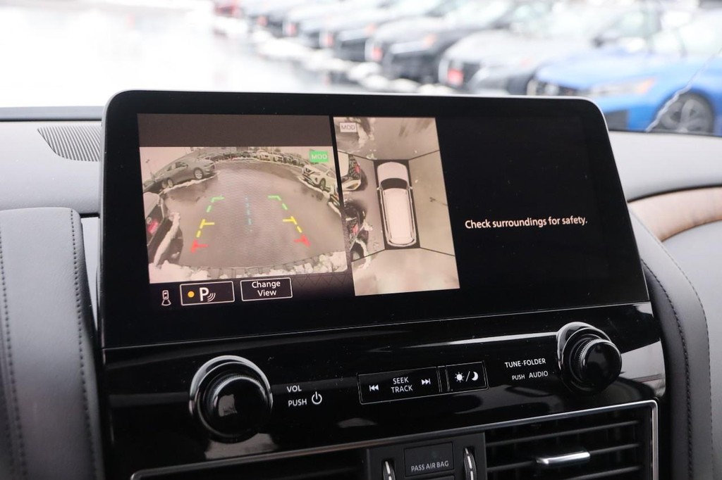 Nissan Armada Vehicle Full-screen Gallery Image 14