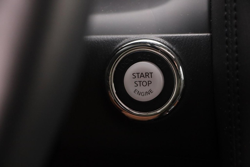 Nissan Armada Vehicle Full-screen Gallery Image 15