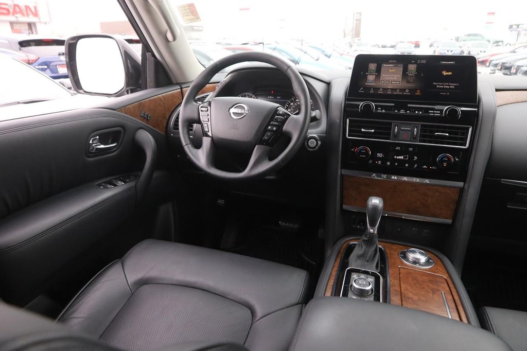 Nissan Armada Vehicle Full-screen Gallery Image 21