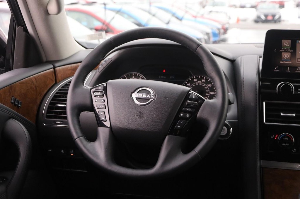 Nissan Armada Vehicle Full-screen Gallery Image 22