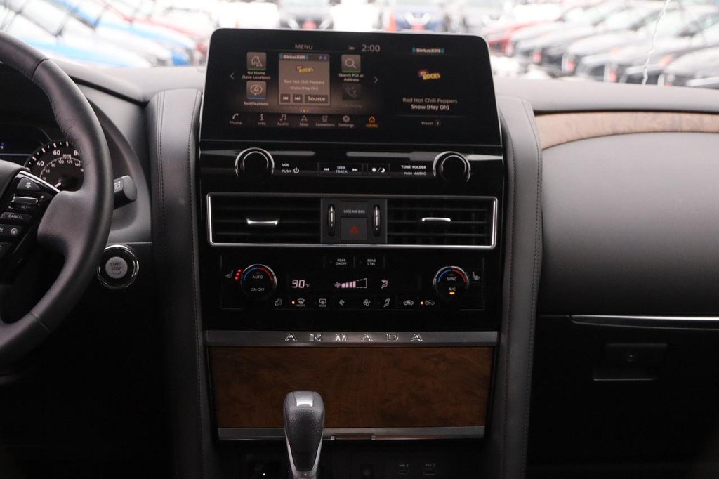 Nissan Armada Vehicle Full-screen Gallery Image 23