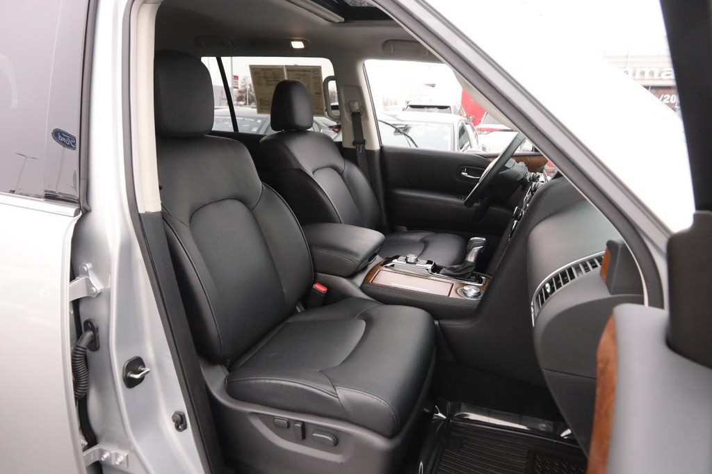 Nissan Armada Vehicle Full-screen Gallery Image 25