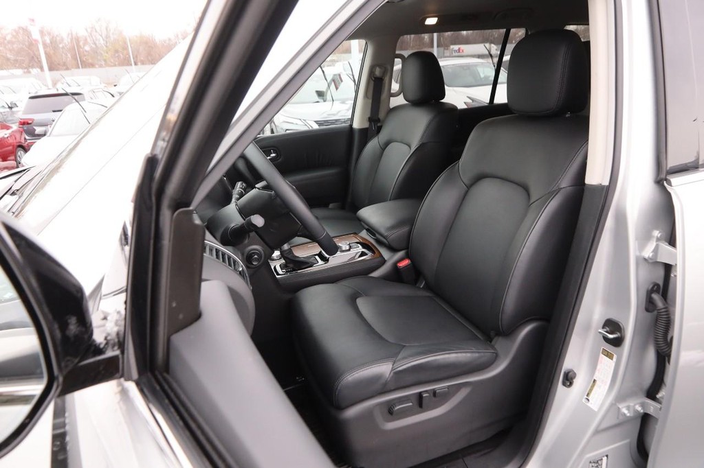 Nissan Armada Vehicle Full-screen Gallery Image 33