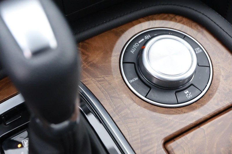 Nissan Armada Vehicle Image 17