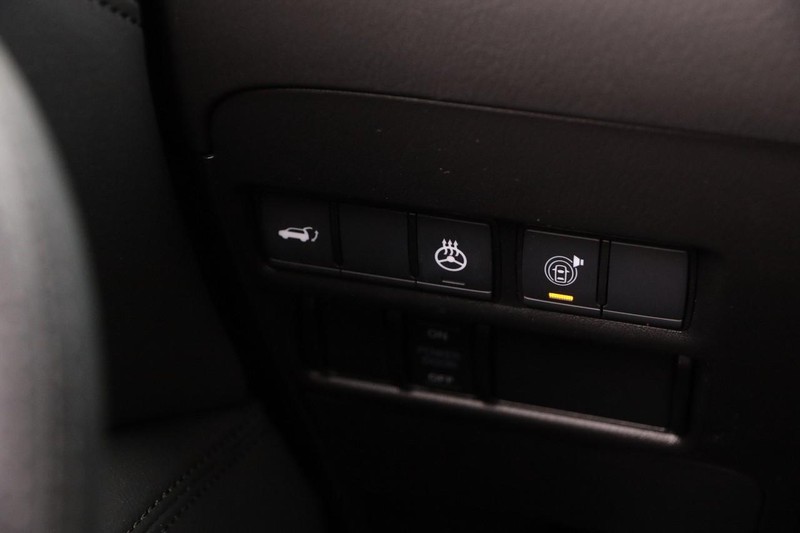 Nissan Armada Vehicle Image 19