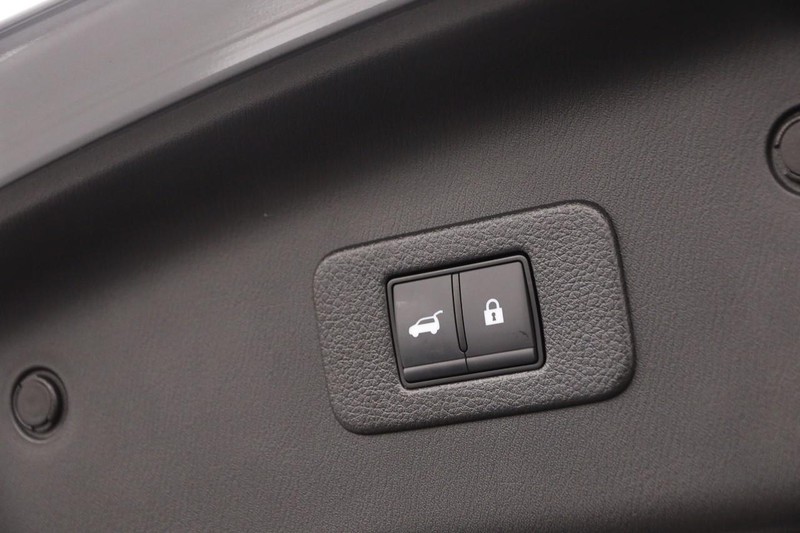 Nissan Armada Vehicle Image 31