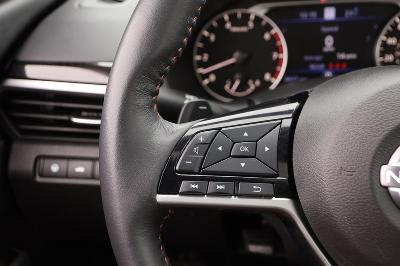 Nissan Altima Vehicle Image 12