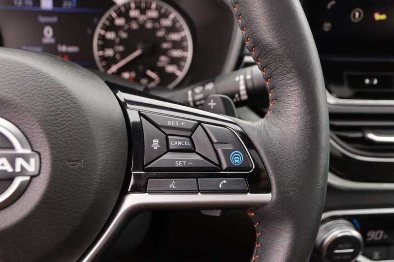 Nissan Altima Vehicle Image 13