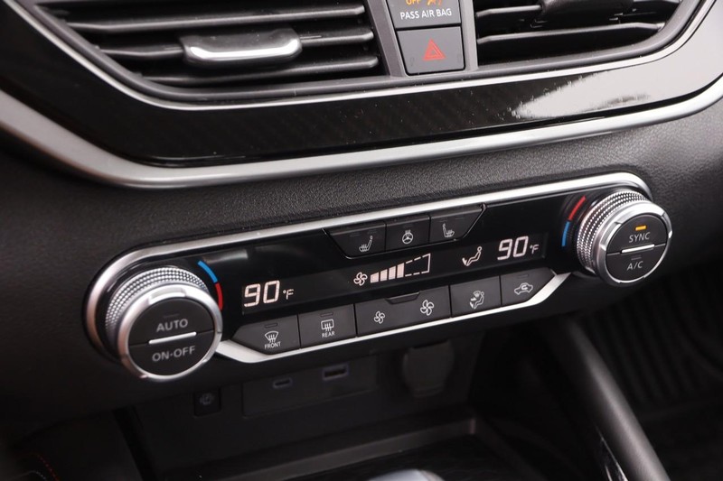 Nissan Altima Vehicle Image 17