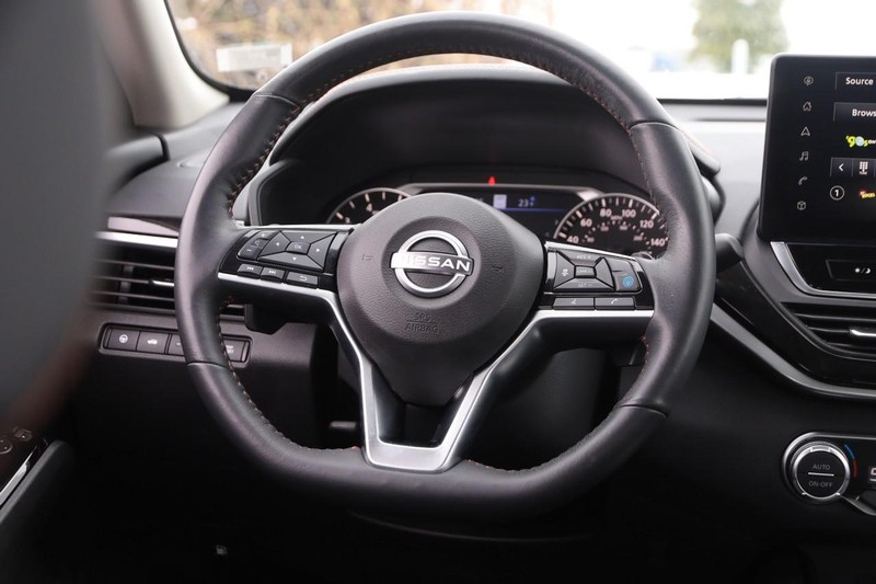 Nissan Altima Vehicle Image 23