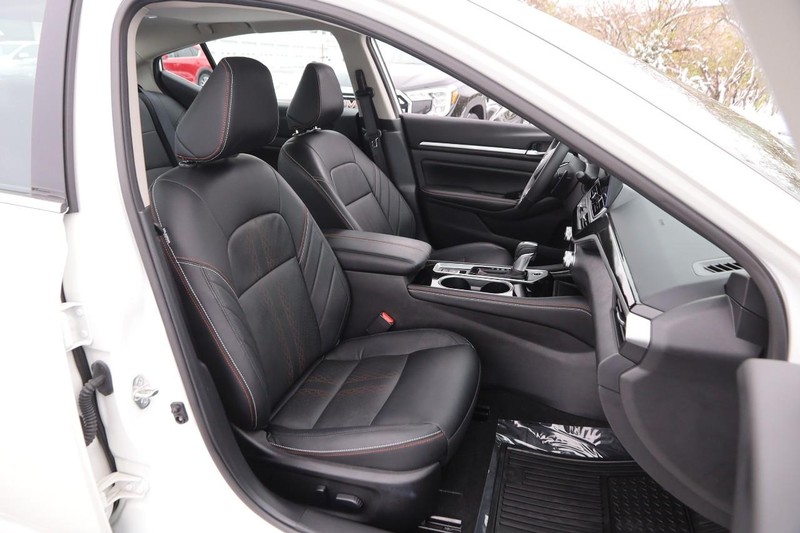 Nissan Altima Vehicle Image 26