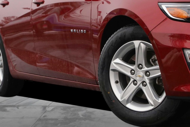 Chevrolet Malibu Vehicle Full-screen Gallery Image 03