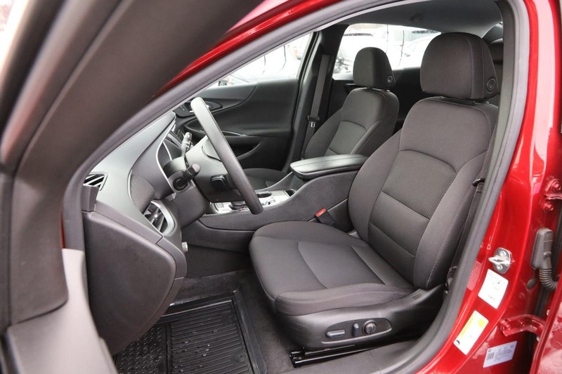 Chevrolet Malibu Vehicle Full-screen Gallery Image 08