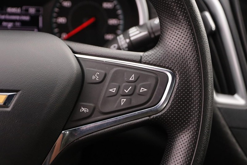 Chevrolet Malibu Vehicle Full-screen Gallery Image 12