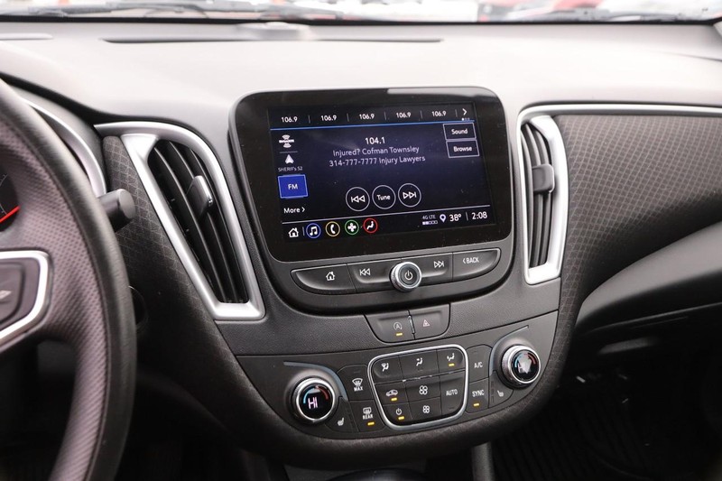 Chevrolet Malibu Vehicle Full-screen Gallery Image 15