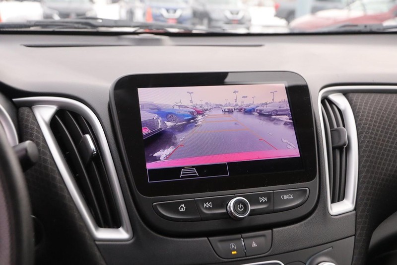 Chevrolet Malibu Vehicle Full-screen Gallery Image 16