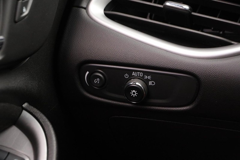 Chevrolet Malibu Vehicle Full-screen Gallery Image 18