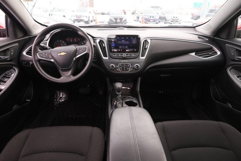 Chevrolet Malibu Vehicle Full-screen Gallery Image 19