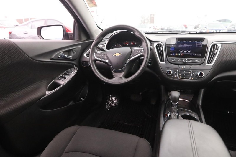 Chevrolet Malibu Vehicle Full-screen Gallery Image 20