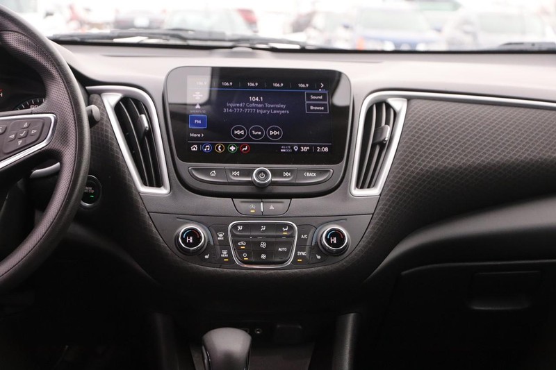 Chevrolet Malibu Vehicle Full-screen Gallery Image 22