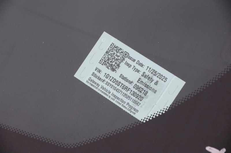 Chevrolet Malibu Vehicle Full-screen Gallery Image 27