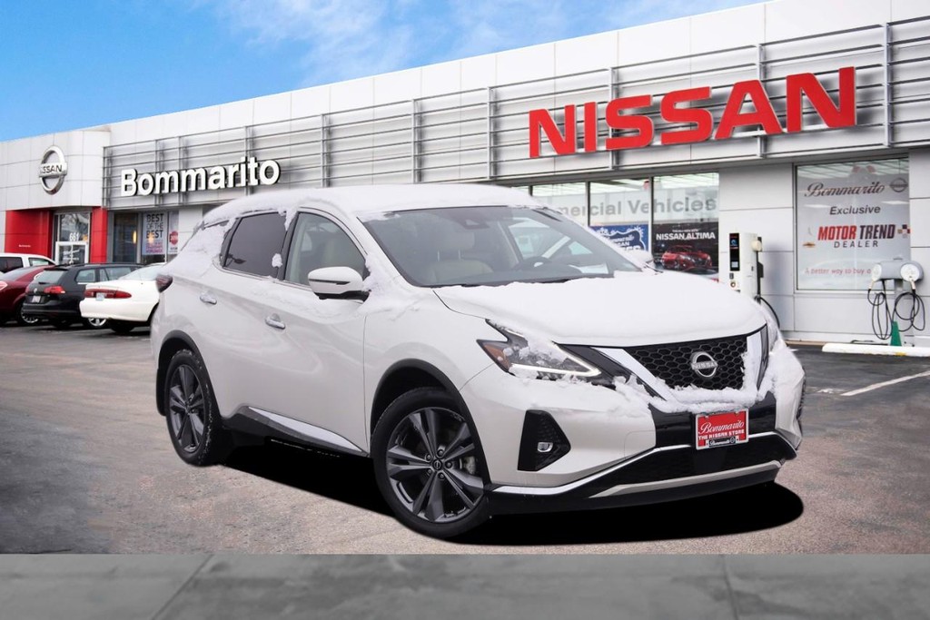Nissan Murano Vehicle Full-screen Gallery Image 2