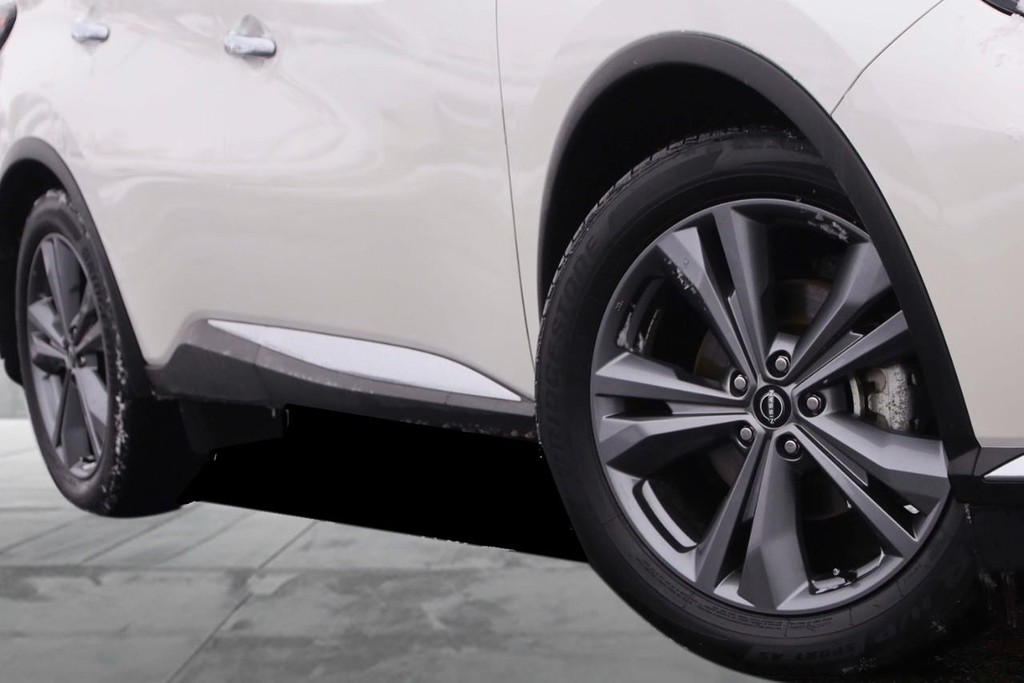 Nissan Murano Vehicle Full-screen Gallery Image 3